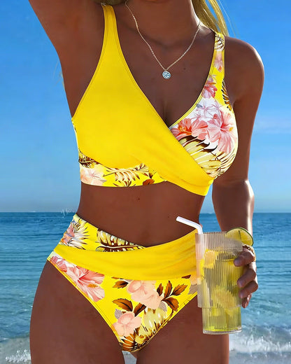 Bikini con estampado floral – estilo fresco y femenino